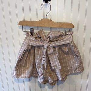 Tan Striped Shorts that tie in the front 🤩